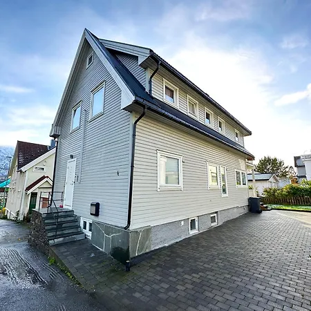 Sentrumsnaer Leilighet Med 4 Soverom - Aurora Tromsø Exteriör bild