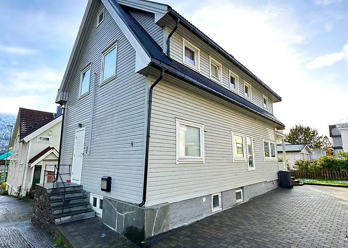 Sentrumsnaer Leilighet Med 4 Soverom - Aurora